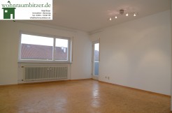 Sonnige, ruhig gelegene 3 Zimmer Wohnung mit Südbalkon und Stellplatz