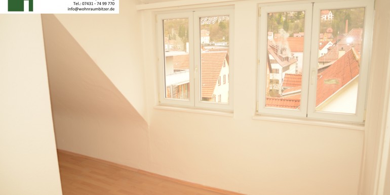 Dachgeschosswohnung mit Laminat wohnraumbitzer.de Kapitalanlage Immobilien 