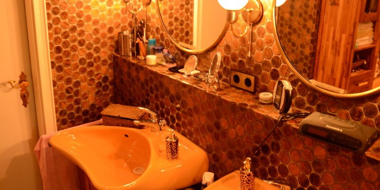 8 Doppelwaschbecken im Badezimmer mit Zugang zur Abstellkammer wohnraumbitzer.de