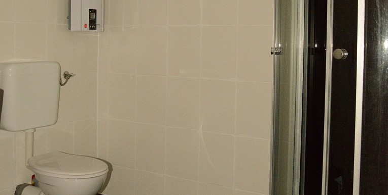 Badezimmer mit Duschkabine mit Massagefunktion wohnraumbitzer.de