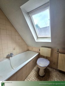 Zweifamilienhaus Ebingen zu verkaufen, Langwatte 2, Badezimmer im Dachgeschoss