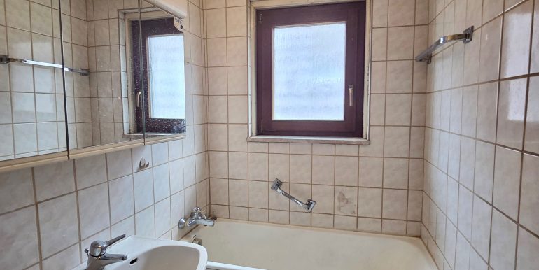 Zweifamilienhaus Ebingen zu verkaufen, Langwatte 2, Badezimmer im Obergeschoss