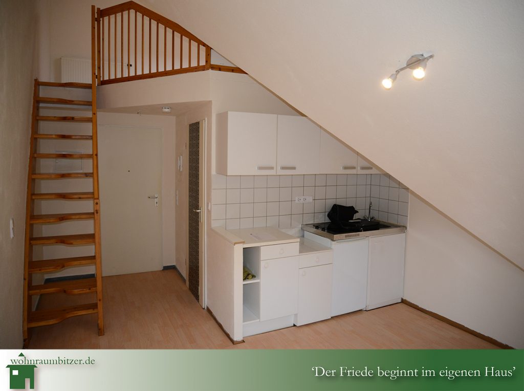 Buchenweg Maisonette Wohnung, Treppenaufgang mit Küche