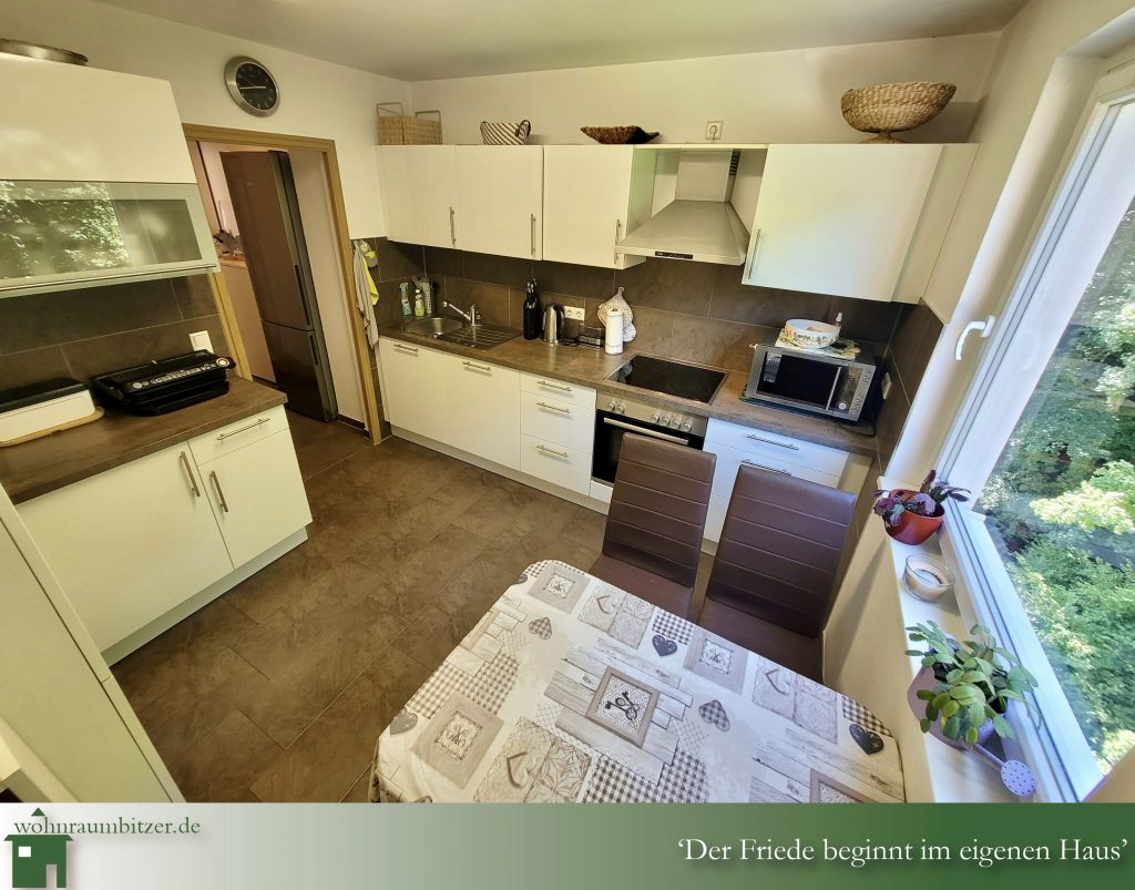 3 Zimmer Wohnung Waldkirch zu verkaufen, Blick auf die Küche, Bitzer Immobilien Albstadt Ebingen, Bisingen, Bonn