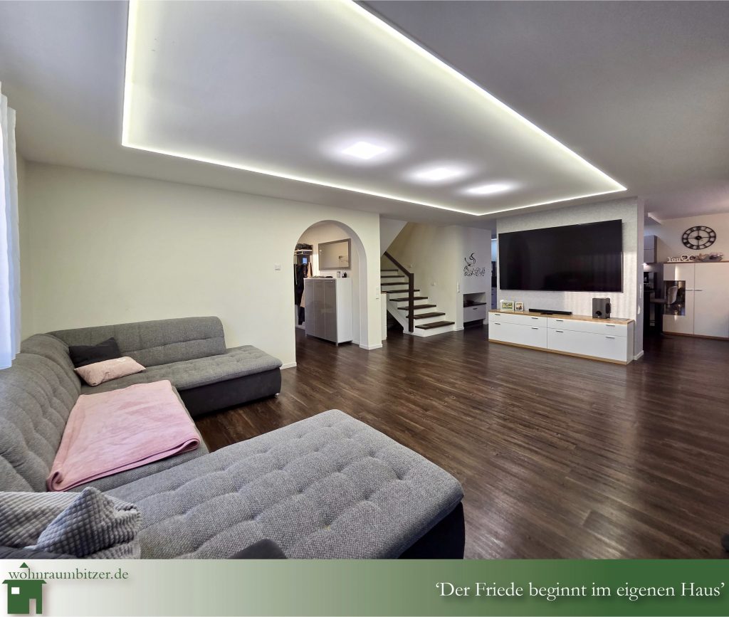 Einfamilienhaus Ostrach zu verkaufen, Wohnzimmer Ansicht auf den Eingangsbereich