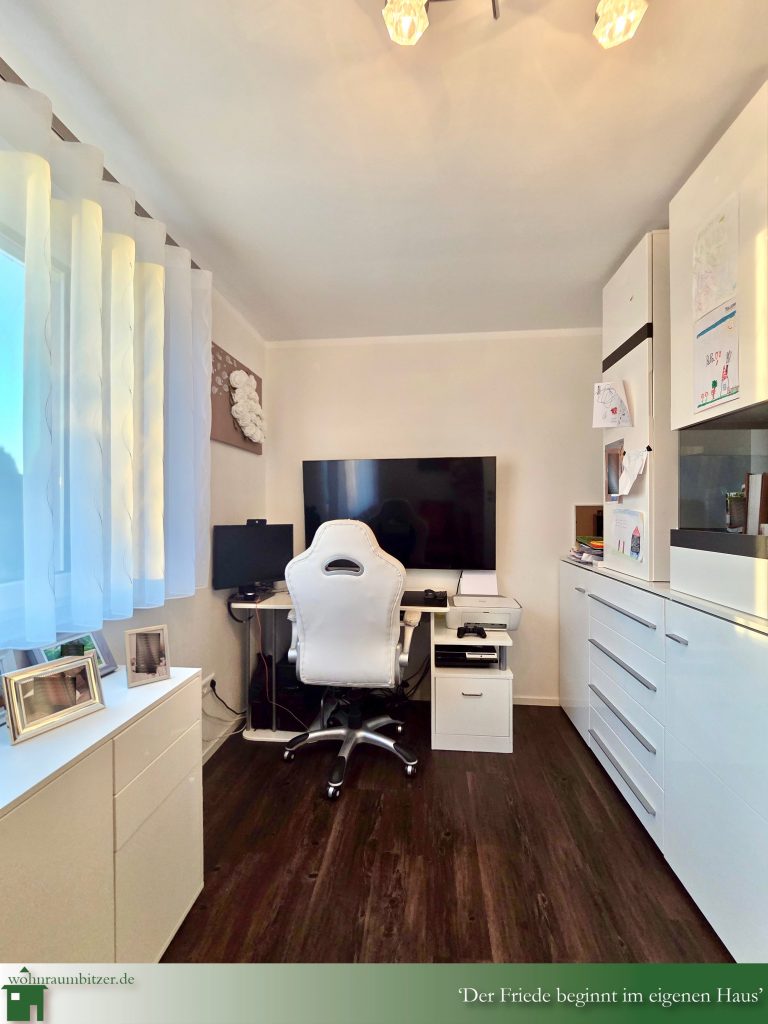 Einfamilienhaus Ostrach zu verkaufen, Büro, Gästezimmer direkt neben dem Eingang