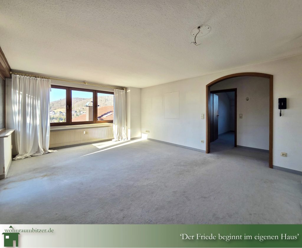 3 Zimmer Dachgeschosswohnung am Jausenteich Wohn und Essbereich 2