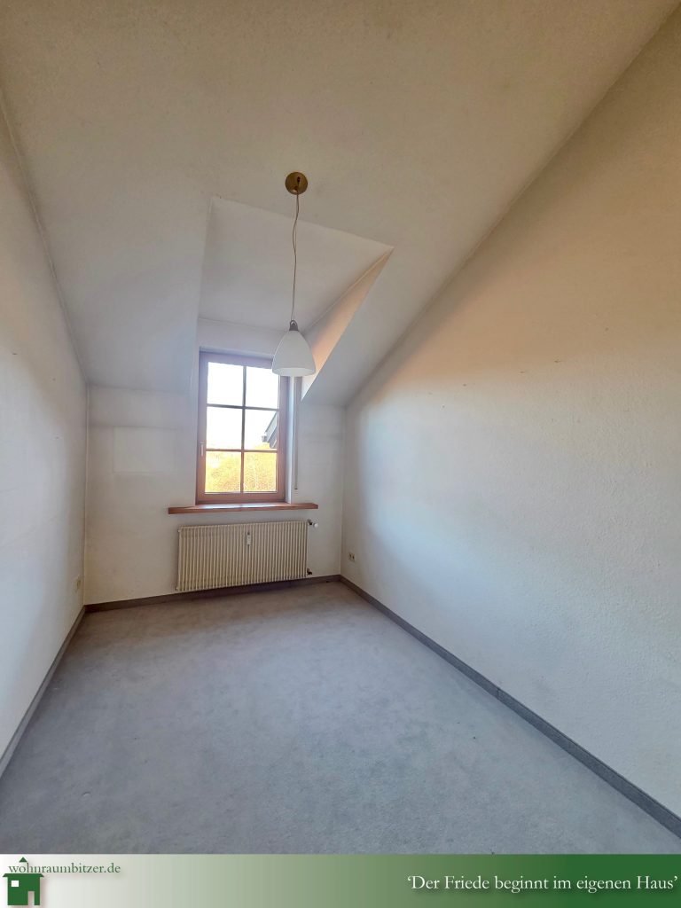 3 Zimmer Dachgeschosswohnung am Jausenteich Zimmer 1