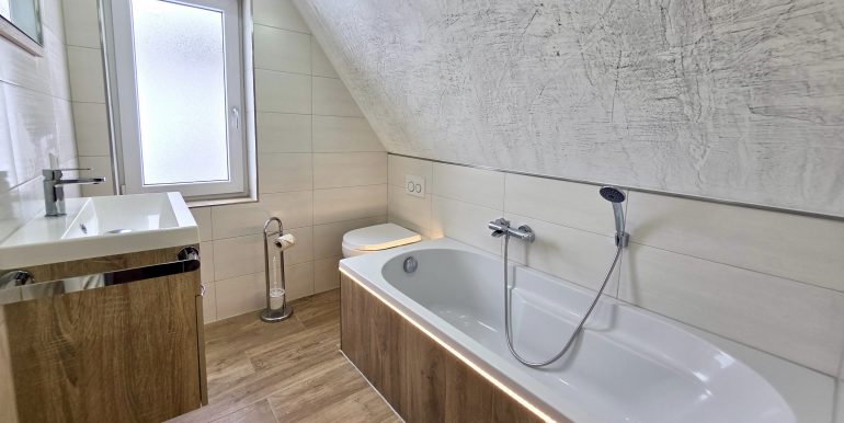 Einfamilienhaus mit Terrasse und Doppelgarage 15