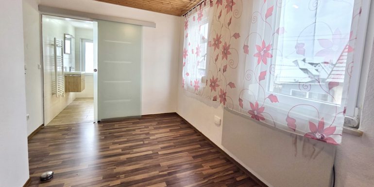 Einfamilienhaus mit Terrasse und Doppelgarage 16