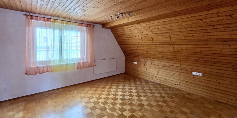 Einfamilienhaus mit Terrasse und Doppelgarage 18