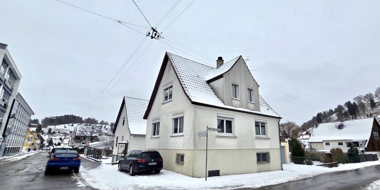 Einfamilienhaus mit Terrasse und Doppelgarage 23
