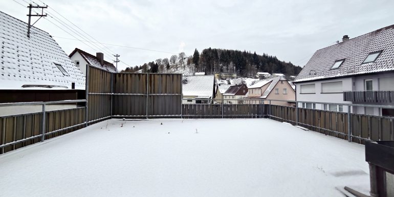 Einfamilienhaus mit Terrasse und Doppelgarage 25