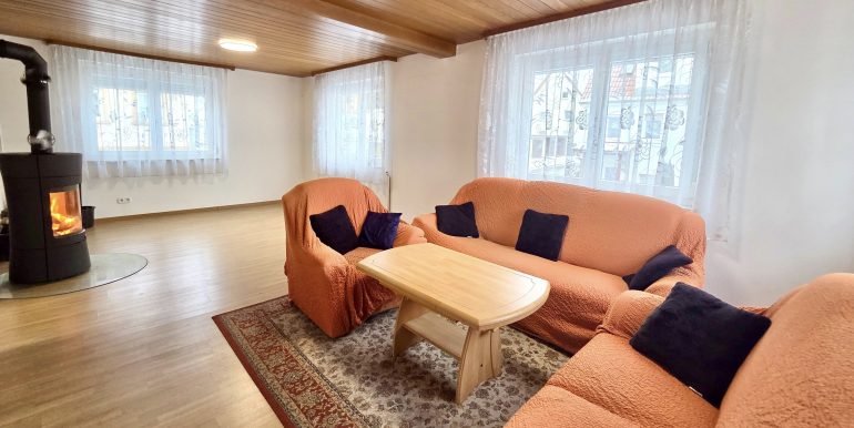 Einfamilienhaus mit Terrasse und Doppelgarage 3