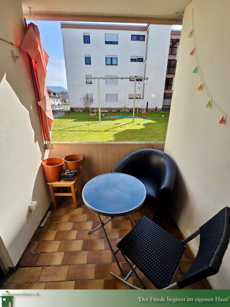 1 Zimmer Wohnung Gomaringen zu verkaufen. Blick auf Balkon