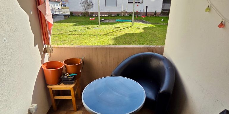 1 Zimmer Wohnung Gomaringen zu verkaufen. Blick auf Balkon