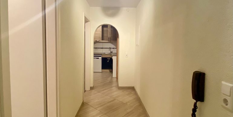 3 Zimmer Wohnung Reutlingen nahe Stadtmitte zu vermieten, Blick in den Flur