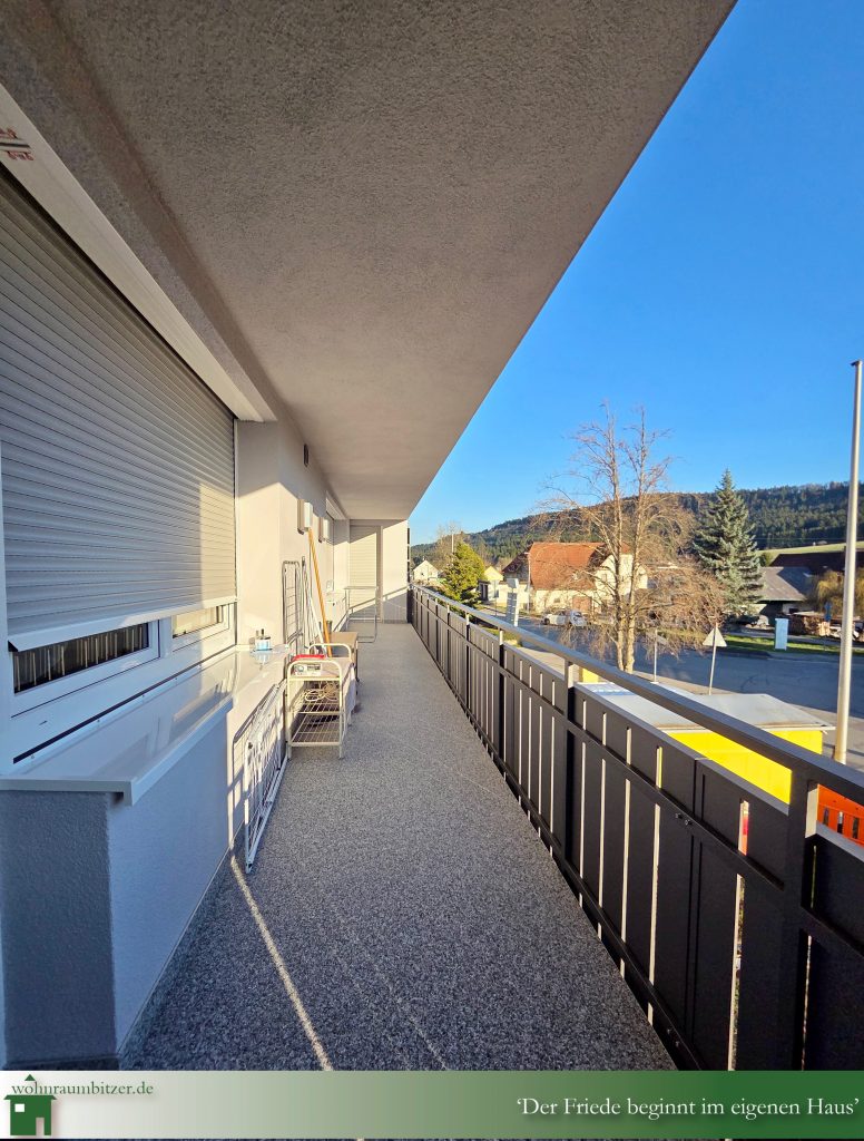 Wohnen und Arbeiten unter einem Dach Blick Balkon frisch saniert