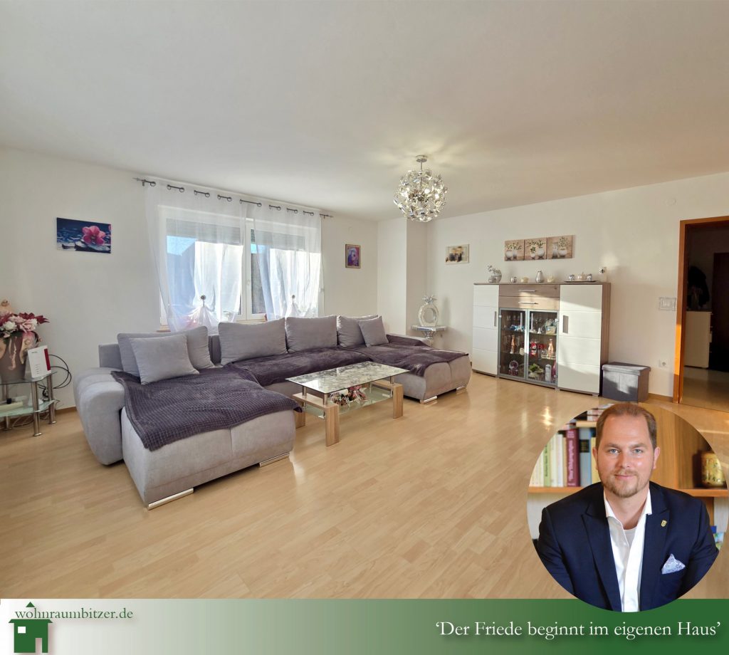 Wohnen und Arbeiten unter einem Dach Wehingen Kapitalanlage Blick ins Wohnzimmer Wohnung 1