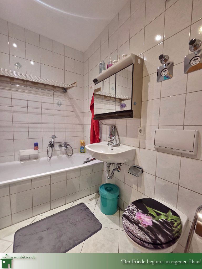 3 Zimmer Kapitalanlage Chemnitz zu verkaufen, Denkmalgeschützt, Badezimmer mit Badewanne