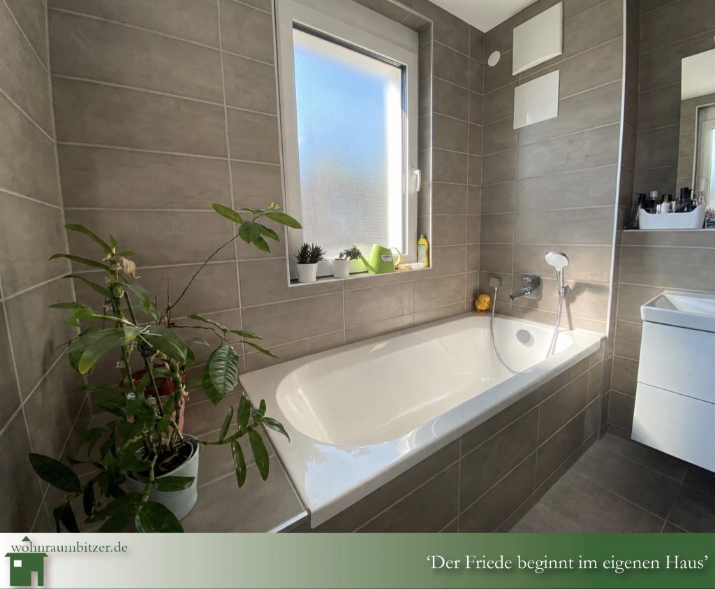 Einfamilienhaus Reutlingen Ohmenhausen Fast neu 27 kWh, Badewanne