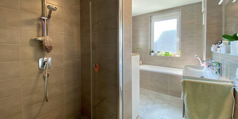 Einfamilienhaus Reutlingen Ohmenhausen Fast neu 27 kWh, Tageslichtbadezimmer