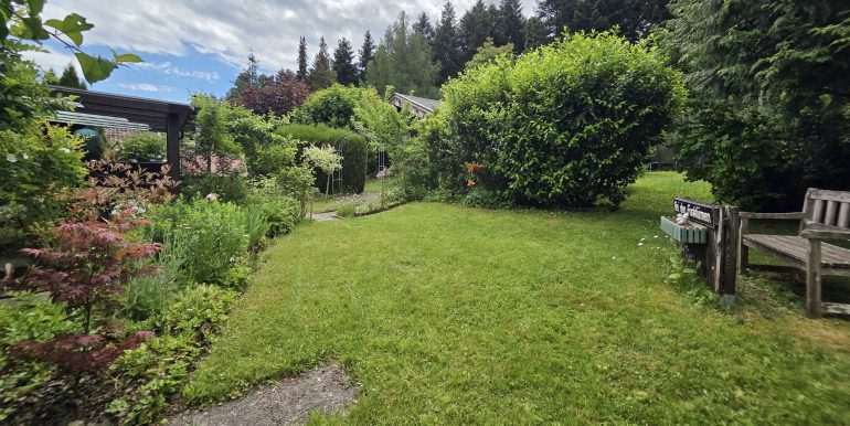 DAS FERIENHAUS in Marschalkenzimmern, Gartenbereich in verschiedene Bereiche aufgeteilt