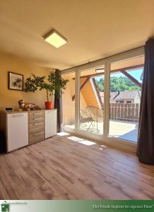 Einziehen, wohnen, leben und glücklich sein, Blick auf den Balkon