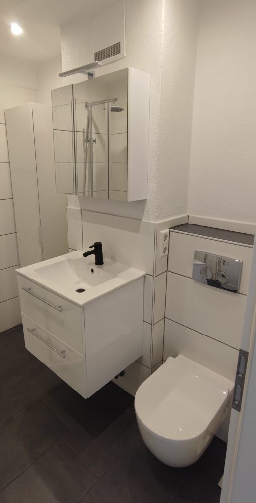 1,5 Zimmer Wohnung in toller Lage Tailfingen, Blick ins Badezimmer