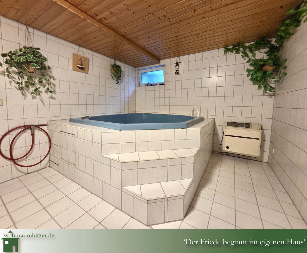 TOP-gepflegte Doppelhaushälfte in Ortsrandlage von RT-Sondelfingen zu verkaufen, Hobbyraum mit Möglichkeit für die Sauna