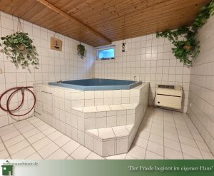 TOP-gepflegte Doppelhaushälfte in Ortsrandlage von RT-Sondelfingen zu verkaufen, Blick in das Badezimmer