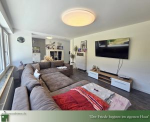 Großes Einfamilienhaus zu verkaufen Albstadt Tailfingen, Blick ins Wohnzimmer