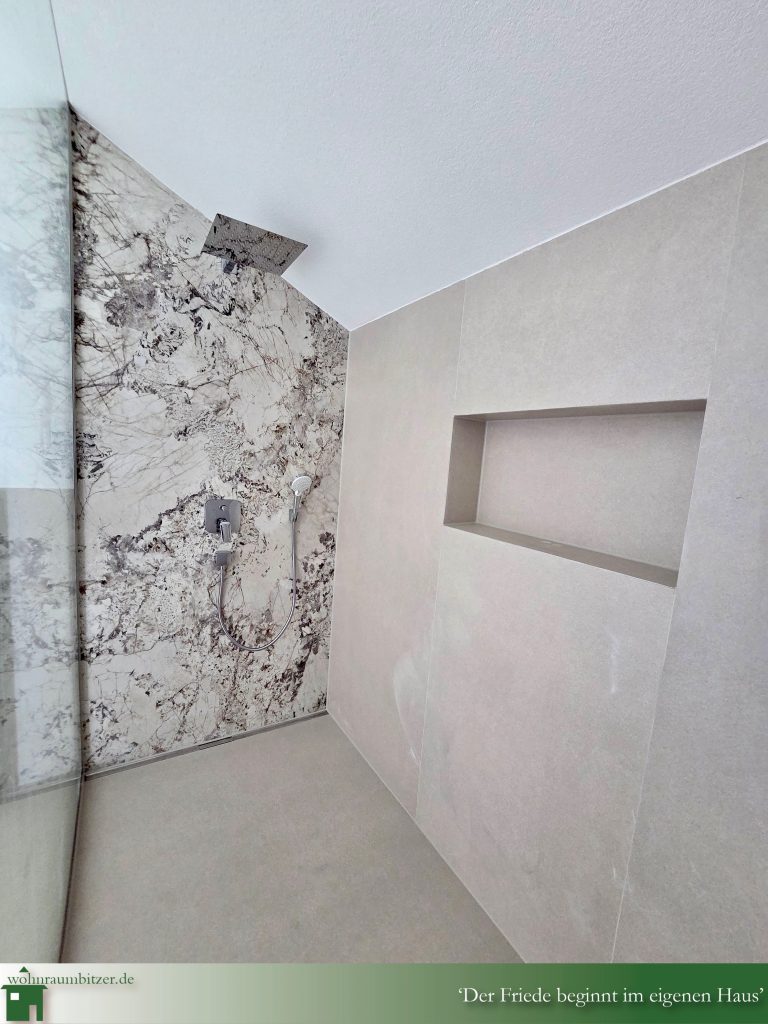 Luxus Wohnung Bodensee Penthouse Markdorf, Blick in eines der Bäder 2