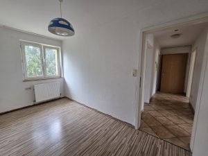 3 Zimmer Wohnung Ebingen zu vermieten, Blick in das Kinderzimmer/ Büro mit dem Blick auf den Flur