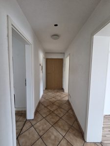 3 Zimmer Wohnung Ebingen zu vermieten, Blick in den Flur