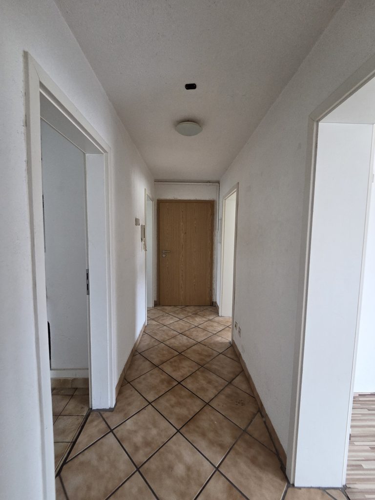 3 Zimmer Wohnung Ebingen zu vermieten, Blick in den Flur