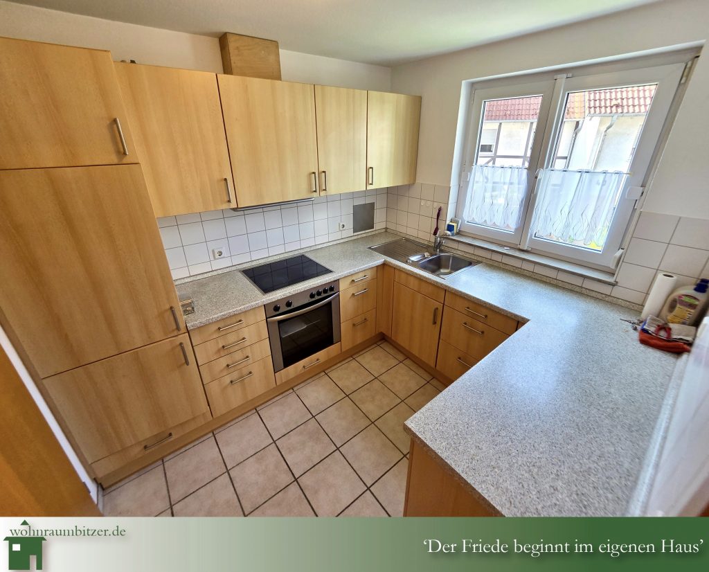 Neuwertige 4 Zimmer Erdgeschosswohnung Tübinger Stadtteil zu verkaufen, Blick in die Küche