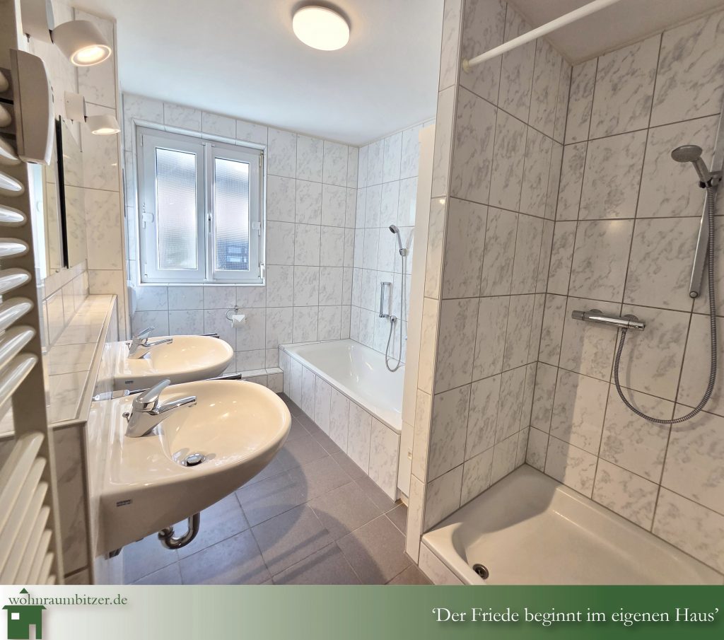 Neuwertige 4 Zimmer Erdgeschosswohnung Tübinger Stadtteil zu verkaufen, Blick ins Badezimmer