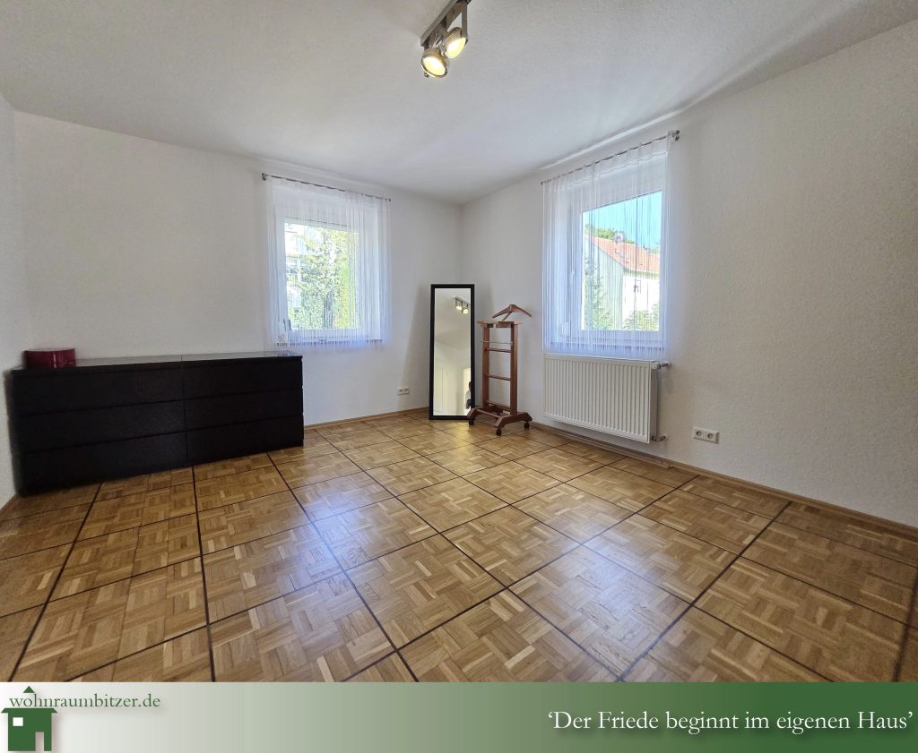 Fertiges Einfamilienhaus zentrumsnah zu verkaufen Blick in das Ankleidezimmer