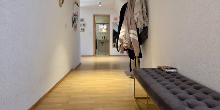 Dachgeschosswohnung mit traumhaftem Ausblick in Albstadt-Tailfingen, Flur