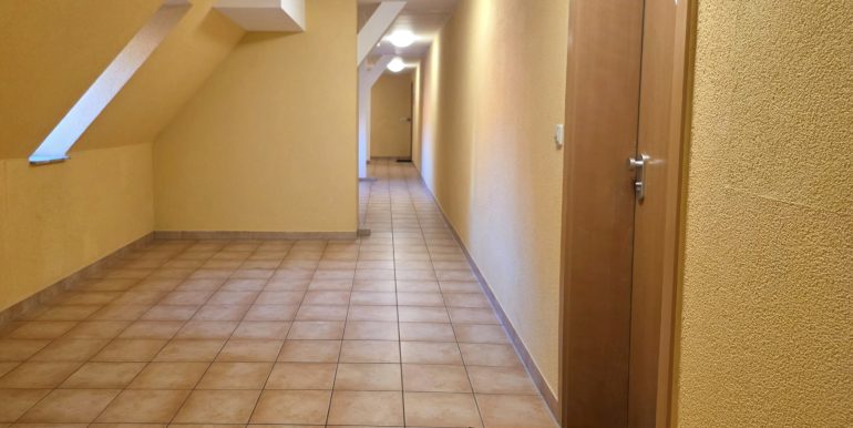 Dachgeschosswohnung mit traumhaftem Ausblick in Albstadt-Tailfingen, Flur Eingangsbereich