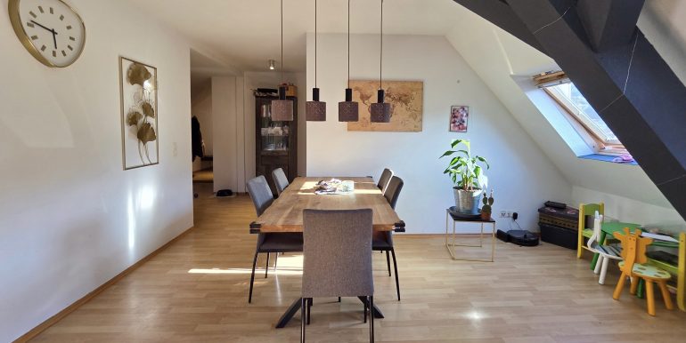 Dachgeschosswohnung mit traumhaftem Ausblick in Albstadt-Tailfingen, Essbereich