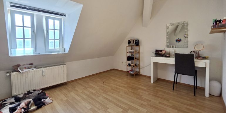 Dachgeschosswohnung mit traumhaftem Ausblick in Albstadt-Tailfingen, Zimmer