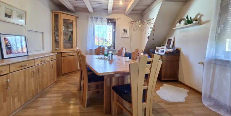 Terrasse mit Wohnung Metzingen Stadtmitte kaufen, Blick ins Esszimmer