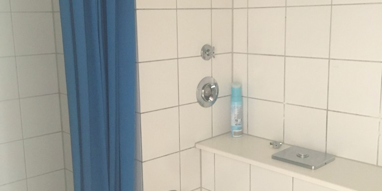 1 Zimmer Wohnung in Fachhochschule Ebingen zu verkaufen Dusche
