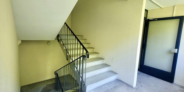 3 Zimmer Wohnung Waldkirch zu verkaufen Treppenhaus