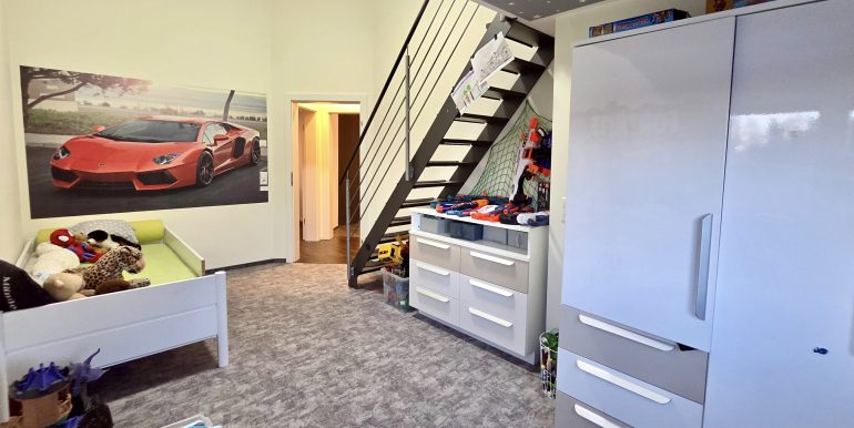 Einfamilienhaus mit doppeltem Bauplatz zu verkaufen 12