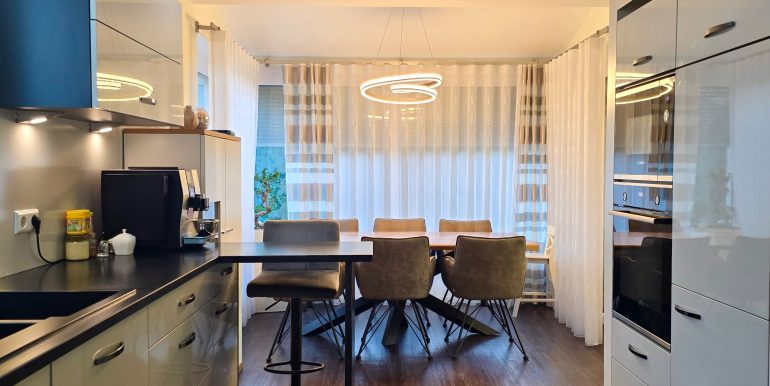 Einfamilienhaus mit doppeltem Bauplatz zu verkaufen 2