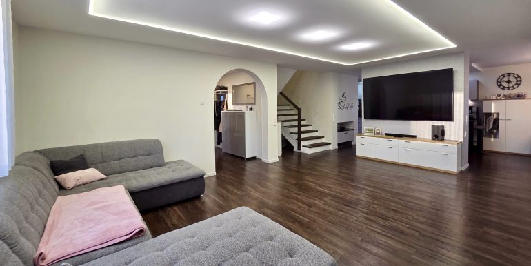 Einfamilienhaus mit doppeltem Bauplatz zu verkaufen 4