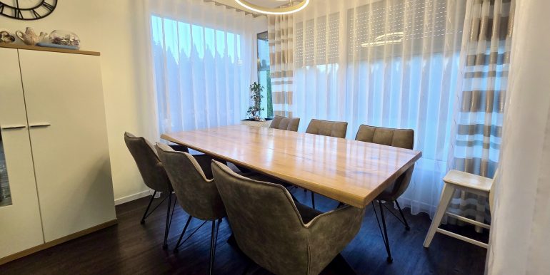 Einfamilienhaus mit doppeltem Bauplatz zu verkaufen 6